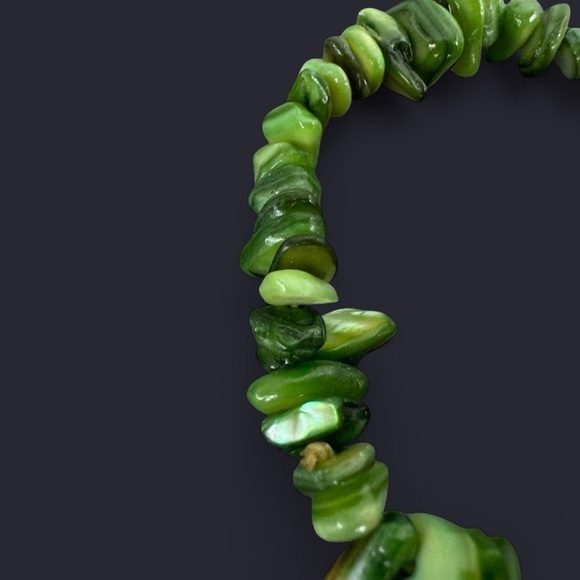 Green Shell Bead Bracelet - Picture 4 of 5